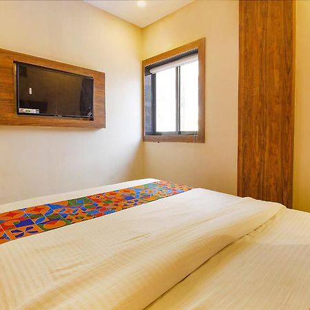Fabhotel Peninsula - Nr Csmt Station Mumbai Exteriör bild