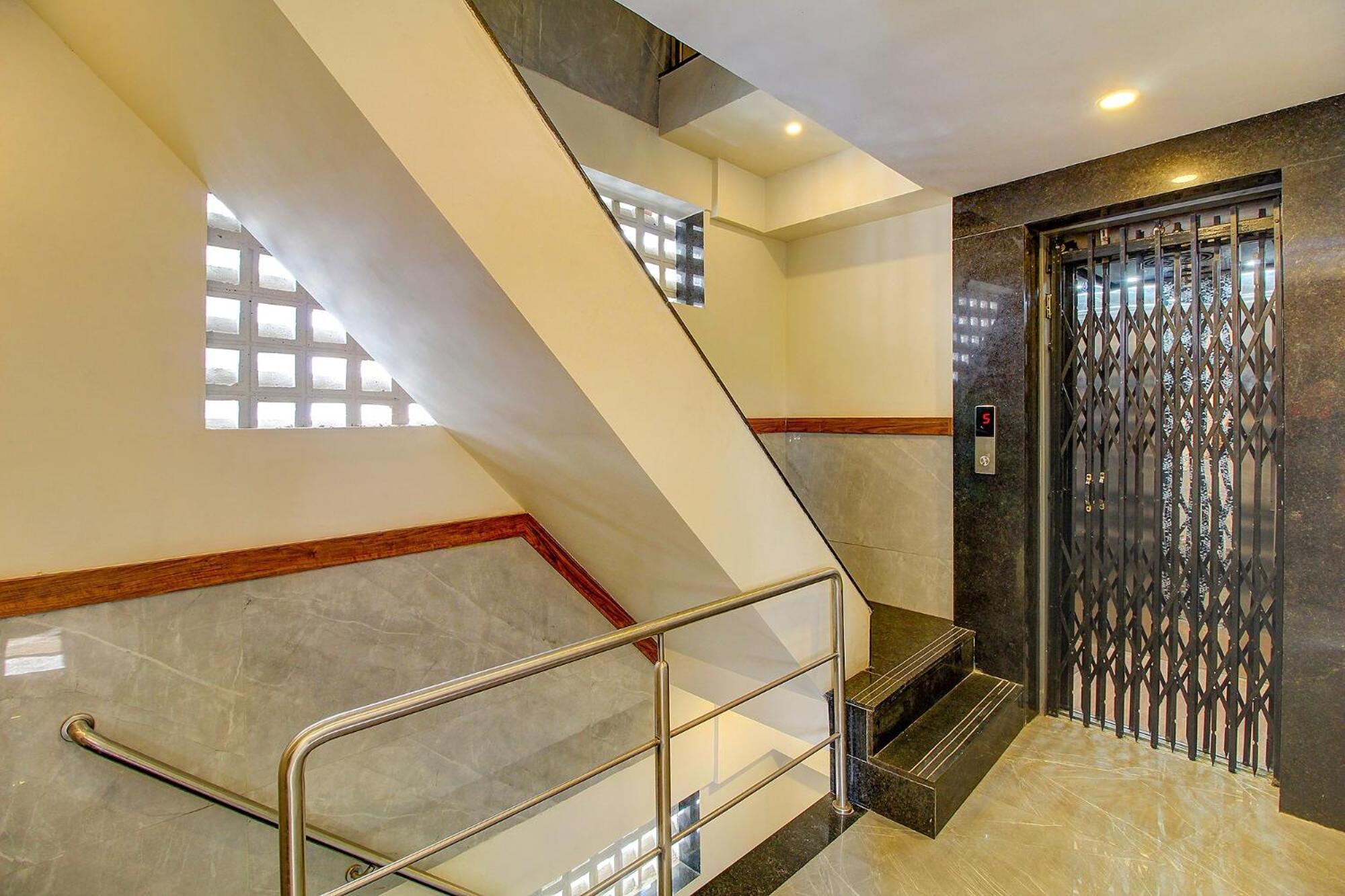 Fabhotel Peninsula - Nr Csmt Station Mumbai Exteriör bild